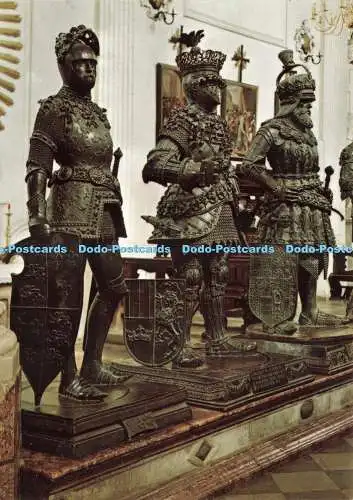D236718 Innsbruck Tirol Hofkirche Bronzestatuen Artus Von England Alpine