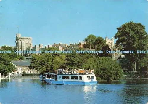 D239032 Ein Blick auf Windsor Castle Berkshire vom Ufer der Themse J A