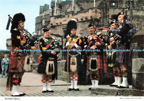 D234478 Scottish Pipers John Hinde Ltd E Ludwig