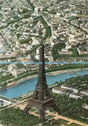 D239226 Paris En Avion Au Dessus de la Tour Eiffel Lyna