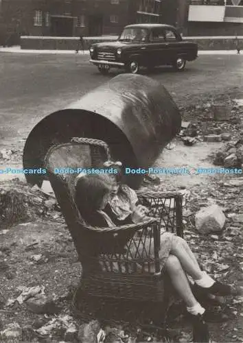 D239338 East End Children BBC Hulton Picture Library G Thurston Hopkins