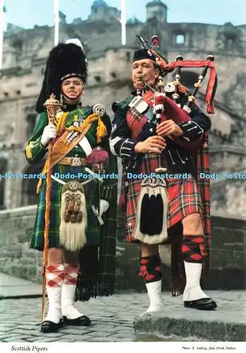 D234901 Scottish Pipers Innes and Comb John Hinde E Ludwig