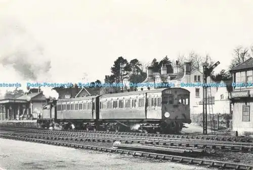 D230309 Lok Nr. 31266 mit einem Zug nach Dunton Green verlässt Westerham auf 21.