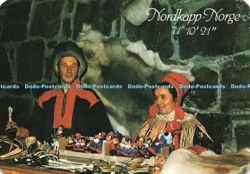 D230331 Nordkapp Norge Anna und Nils Somby verkaufen traditionelles Lapphandwerk Basteln