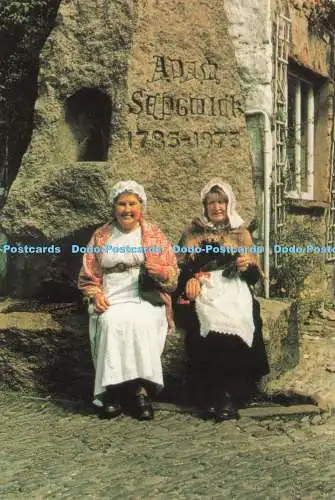 D235040 Betty Hartley und Elizabeth Middleton Die schrecklichen Stricker von Dent
