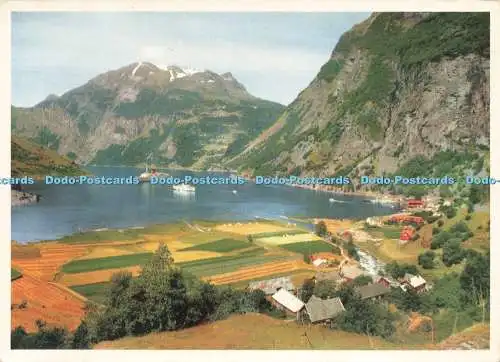 D230608 Norwegen Touristenschiffe im Hafen von Geiranger Aune