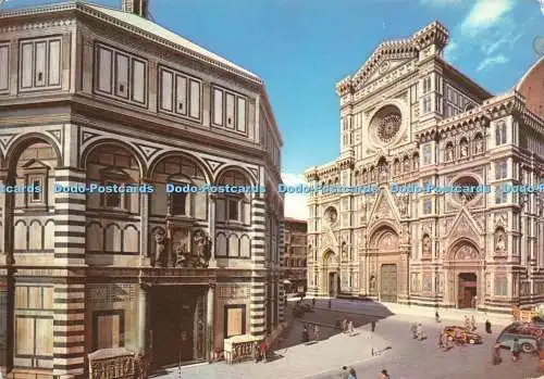 D230780 Florenz Baptisterium und Fassade der Kuppel Innocenti