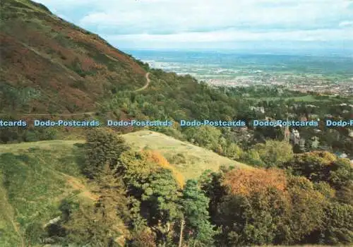 D230801 Auf den Hängen der Malvern Hills St Ann Delight mit North Hill Beyond