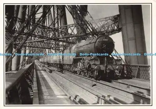 D230863 V 2 Lokomotive schleppt einen Schnellzug über die Forth Bridge E R Wethersett Nat