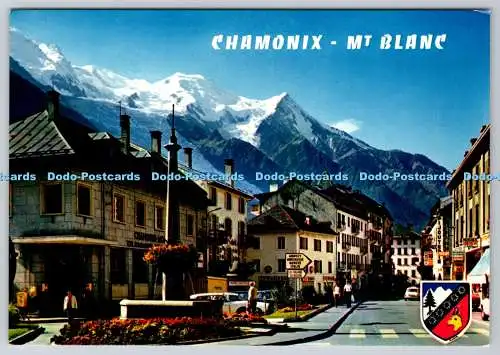 D320652 Chamonix. Mt Blanc. Der Postplatz und das Massiv des Mont Blanc.