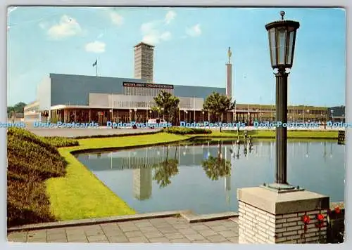 D319065 Holland. Den Haag. Kongressgebouw. Schlittenfahren