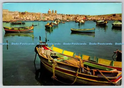 D316424 Malta G.C. Marsaxlokk. Bunte Fischerboote Luzzu. Die Kathedrale