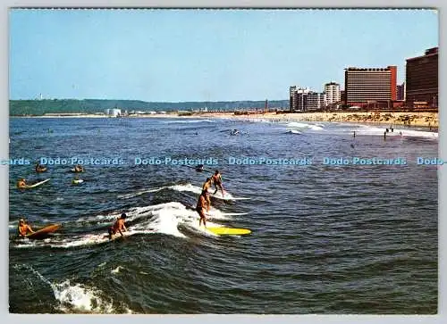 D320990 Südafrika. Surfen entlang der Ufer der Küste von Durban. Earldons