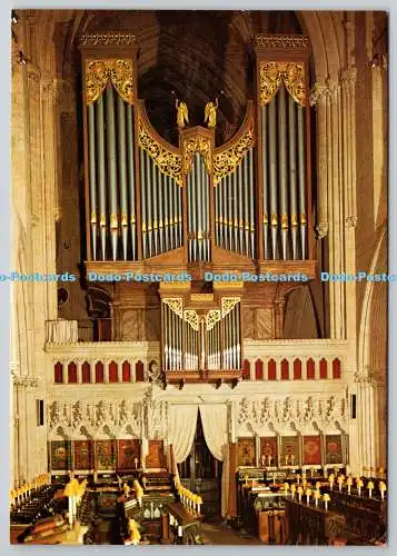 D321013 Somerset. Wells Cathedral. Quire Blick nach Westen mit neuem Orgelkoffer. J. Ar