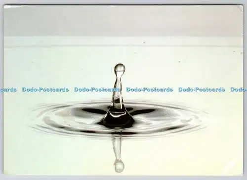 D316769 Foto ein Tropfen Wasser fällt ins Wasser. Postkarte