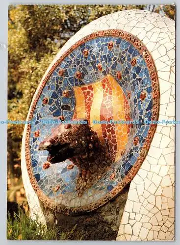 D321227 Barcelona. Park Güell. Antoni Gaudi. Brunnen an Hauptstufen. Postkarte