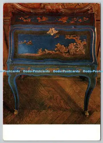 D321604 Paris. Musee des Arts Decoratifs. Styles. Bureau a dos dane en bois laq