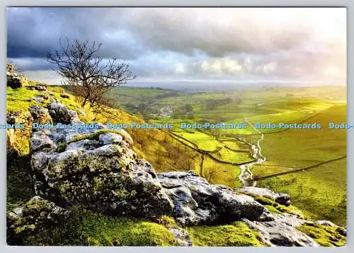 D321801 Yorkshire Dales. Blick von der Bucht in Richtung Malham. Landschaft und Lig