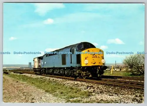 D321907 Klasse 40. Nr. 40. 095 mit gebremstem Van in Hindley bei Wigan 1977. S. Krähe