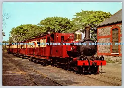 D324426 Loch in neuer roter Lackierung betritt Castletown Station. T. Beckett. Dent Des