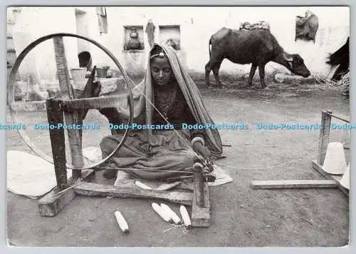 D324864 Drehung bei Harmara bei Tilonia. Rajasthan. Indien. Mike Wells. Expressi