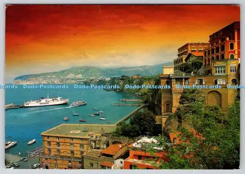 D325133 Sorrent. Scorcio panoramico della Marina Grande. AUTO. Ed. Vincenzo Carc