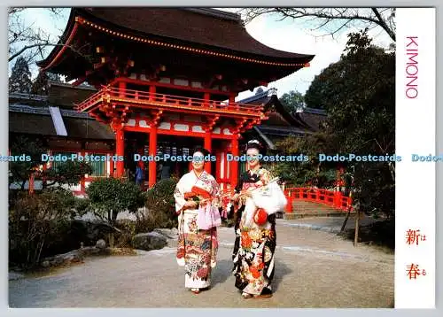D325248 Japan. Besuch eines Heiligtums im neuen Jahr. Kimono. NBC. Farbe Nippon Beauty.