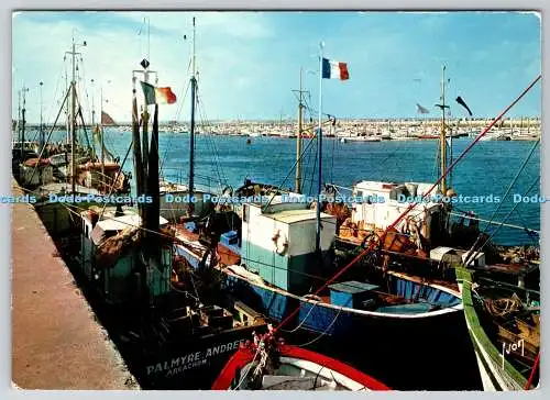 D328658 Gironde. Arcachon. Le Port de peche au fond le Port de plaisance. Couleu