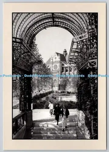 D326096 Paris en Seine. Jean Claude Gautrand. Jardin et Forum devant Saint Eusta