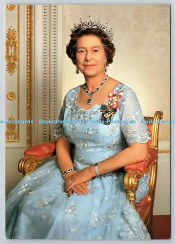 D326205 Die Königin trägt den Order of Canada und den Order of Military Merit. K