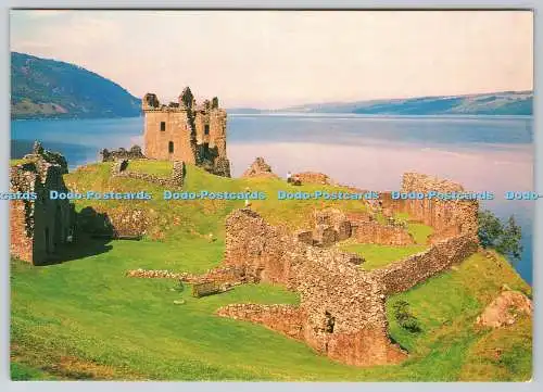 D328988 Inverness Shire. Loch Ness. Urquhart Castle. The Nether Bailey mit Tor