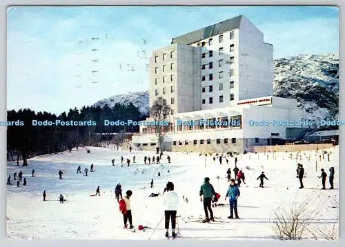 D331622 Aviemore. Kindergarten-Skifahren im Strathspey Hotel. J. Arthur Dixon