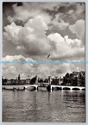 D325713 Pictoresque Amsterdam. Stahl mit magerer Brücke. Josee van Meurs. Van E