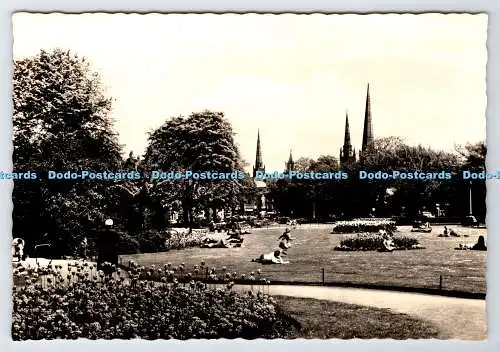 D334557 Coventry. Drei Türme von Greyfriars Green. Valentinstag. RP