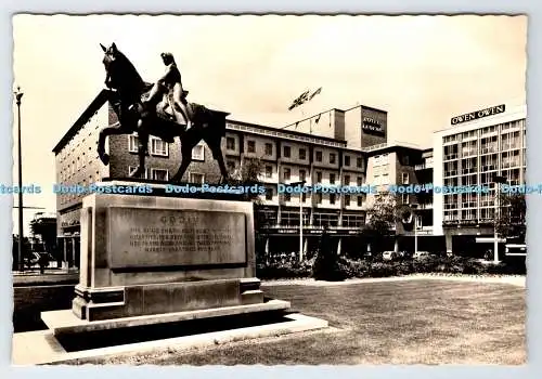 D334558 Coventry. Lady Godiva Statue und Hotel Leofric. Valentinstag. RP