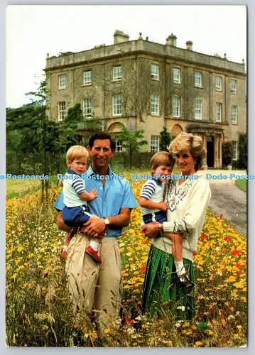 D329157 Prinz und Prinzessin von Wales mit Prinz William und Prinz Henry in Hig