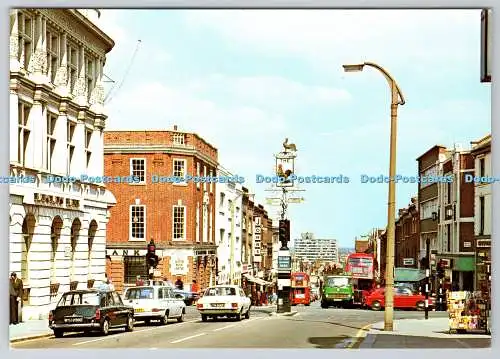 D331844 The Crossroads. Sutton High St. mit Old Cock Hotelschild. London Borough