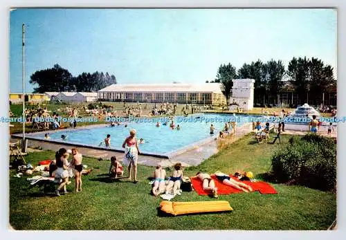 D33469 Hants. Hayling Island. Der Außenpool. Warner Northney Holiday Village