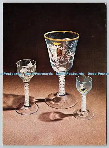 D325872 Lancashire. St. Helens. Pilkington Glass Museum. Zeremonienkelch. Große