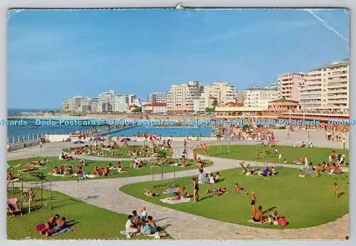 D331943 Cape. Rasenflächen und Pool im Sea Point Pavilion. Terence J. McNally