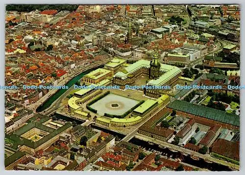 D331965 Luftaufnahme von Kopenhagen mit Schloss Christianborg. Stenders. Farvefoto