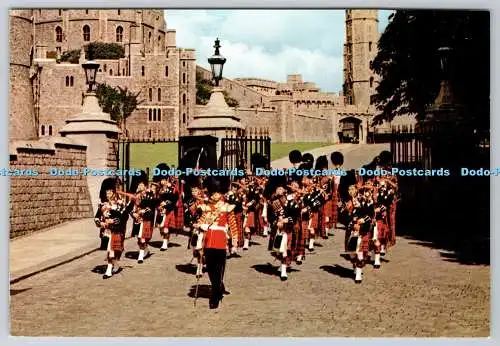 D326836 Windsor Castle. Pfeifer der Scots Guards in voller Uniform. Kilts