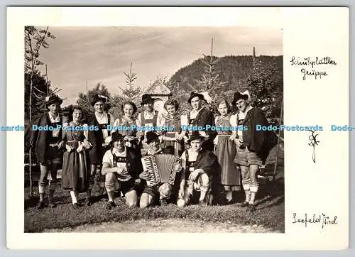 D332094 Seefeld. Tirol. Schuhplattler Gruppe. RP