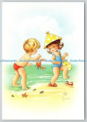 D326053 Junge erschreckt Mädchen mit einer Krabbe am Strand. Frankie. E. T. W. Dennis. Narbe