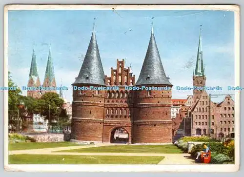 D326915 Lübeck. Holstentor. Marienkirche und Petrikirche. Salzspeicher. Photo Cas
