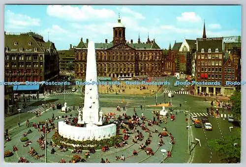 D326934 Holland. Amsterdam. Nationaldenkmal im Herzen der Hauptstadt und der R
