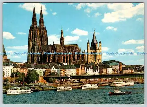 D326974 Köln am Rhein. Rheinufer mit Dom Gross St. Martin und Dampferanlegestell