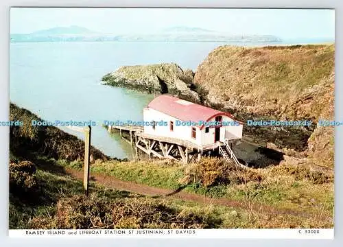 D33479 St. Davids. Ramsey Island und Rettungsbootstation St. Justinian. Richter. C.