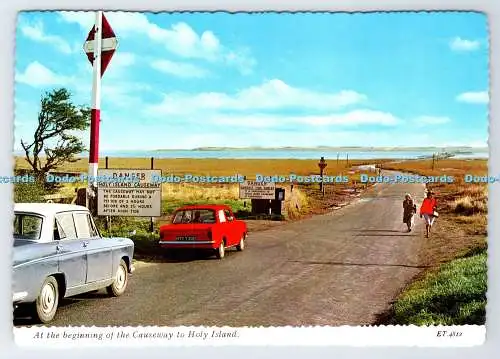 D334982 Am Anfang des Dammes nach Holy Island. Bamforth. Holmfirth. Yo