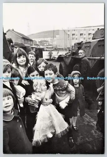 D329575 Irland. Die Straßen von Belfast. Christine Spengler. Postkarte